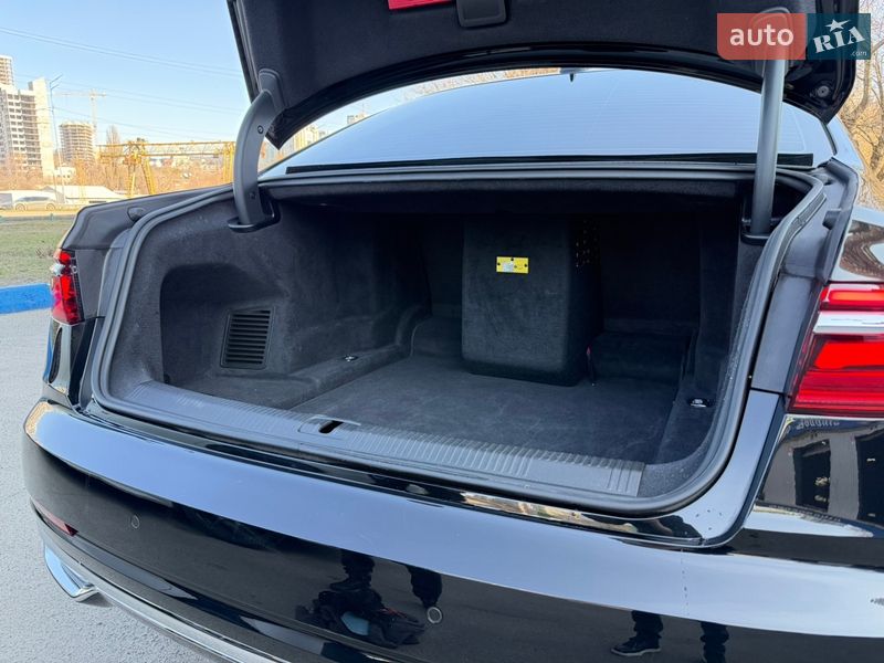 Седан Audi A8 2018 в Києві