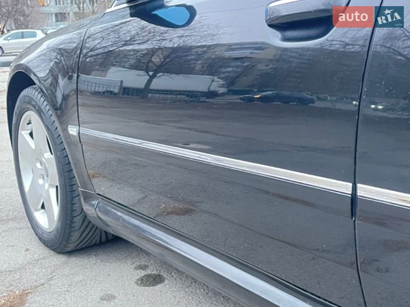 Седан Audi A8 2004 в Днепре