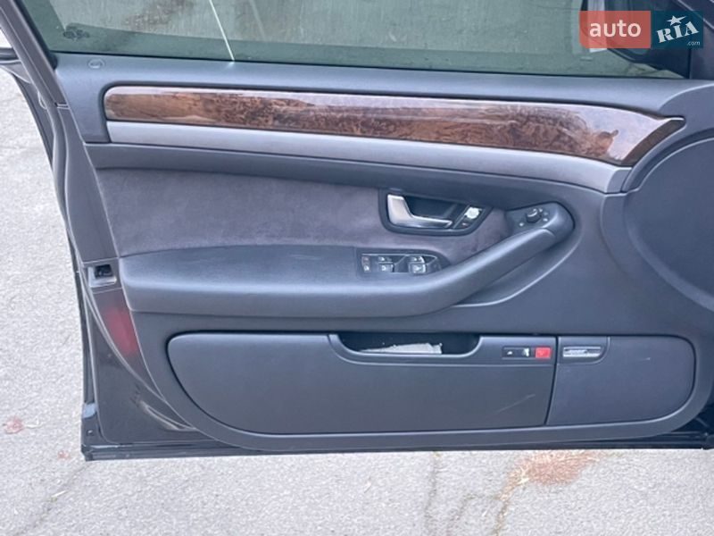 Седан Audi A8 2004 в Днепре