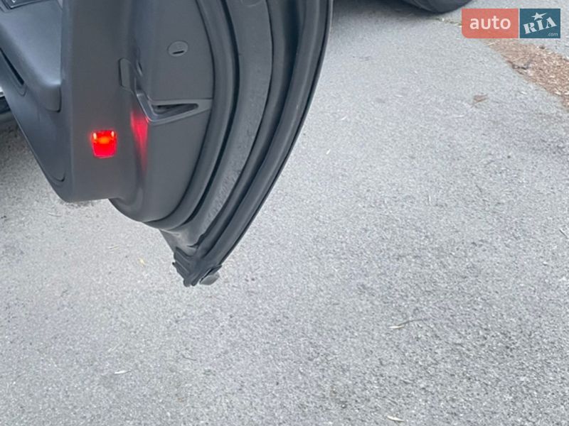 Седан Audi A8 2004 в Днепре