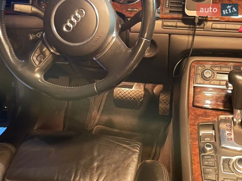 Седан Audi A8 2004 в Днепре