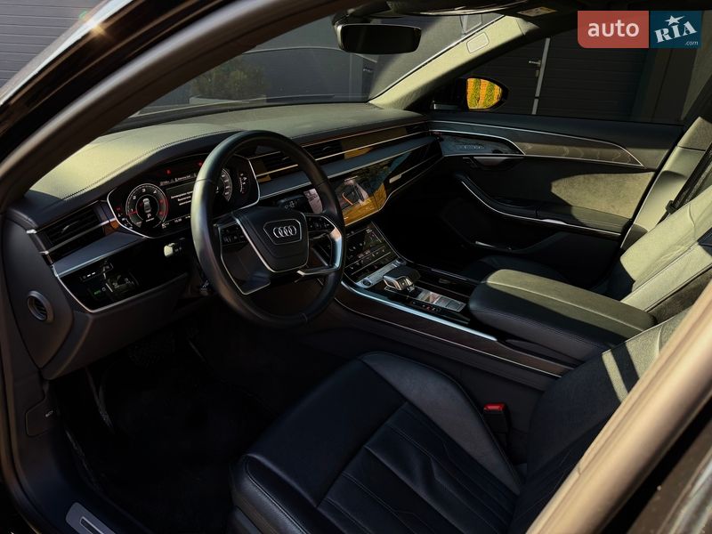 Седан Audi A8 2021 в Киеве