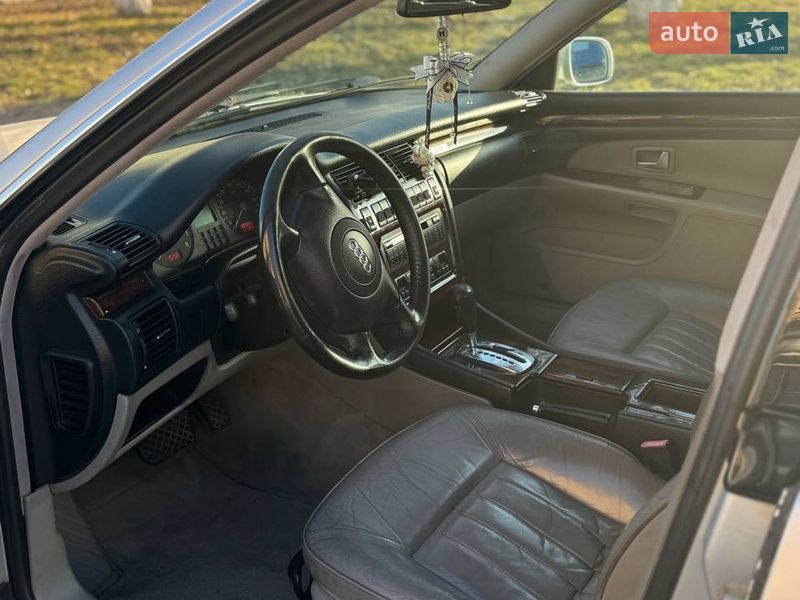Седан Audi A8 1998 в Василькові