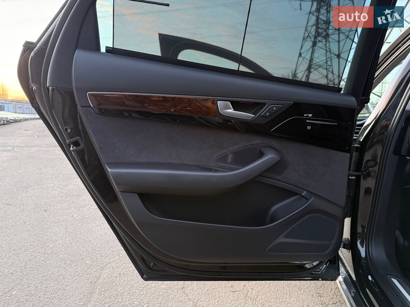 Седан Audi A8 2017 в Харкові