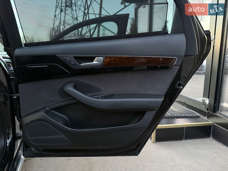Седан Audi A8 2017 в Харкові