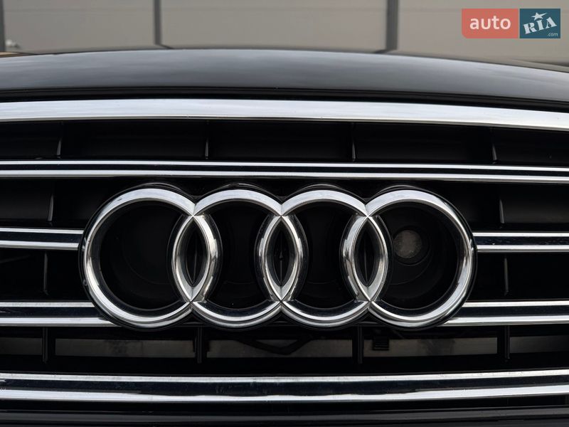 Седан Audi A8 2011 в Ивано-Франковске