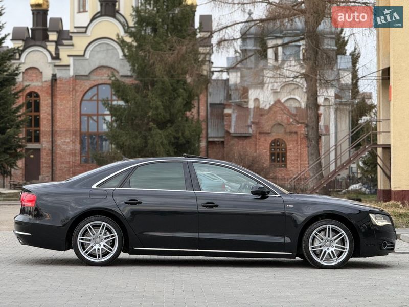 Седан Audi A8 2011 в Ивано-Франковске