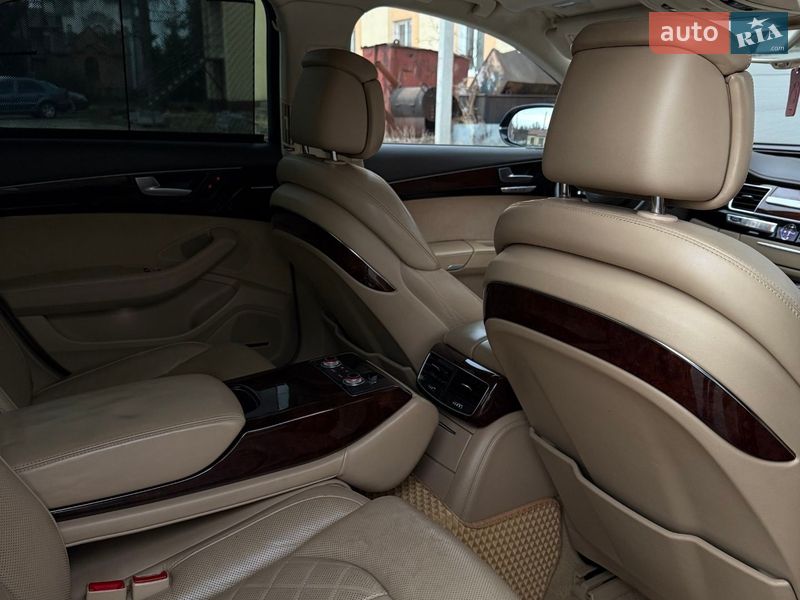 Седан Audi A8 2011 в Ивано-Франковске