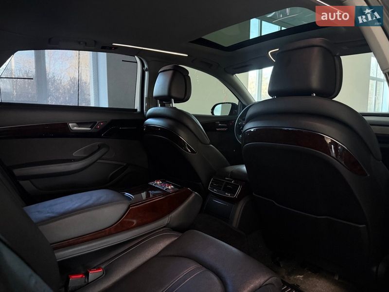 Седан Audi A8 2014 в Полтаві