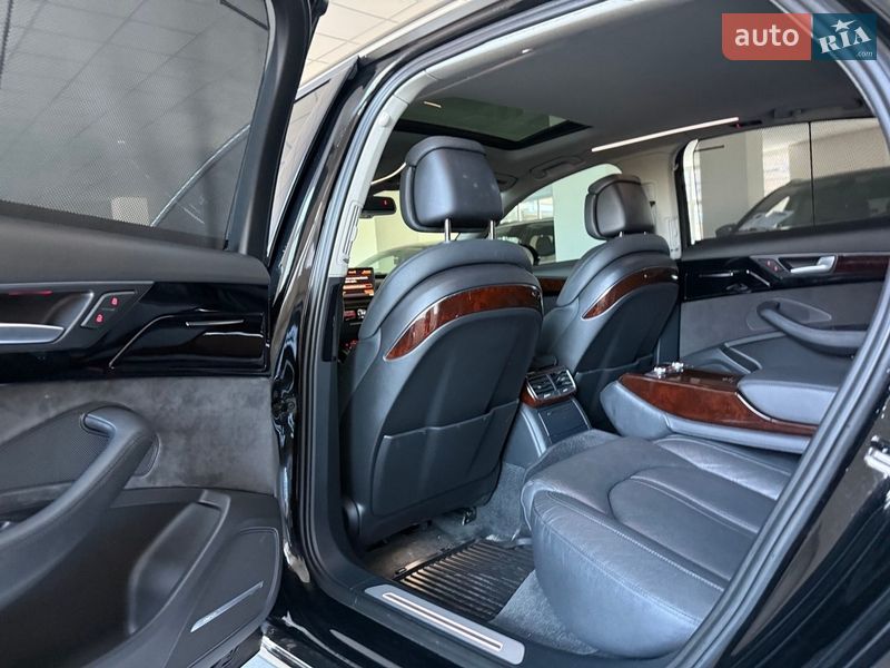 Седан Audi A8 2014 в Полтаві