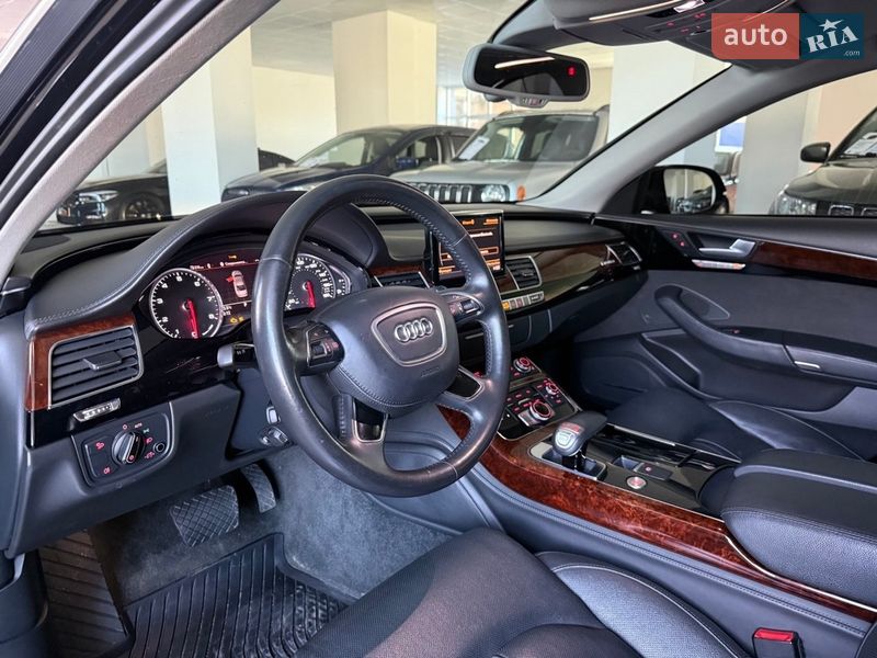 Седан Audi A8 2014 в Полтаві