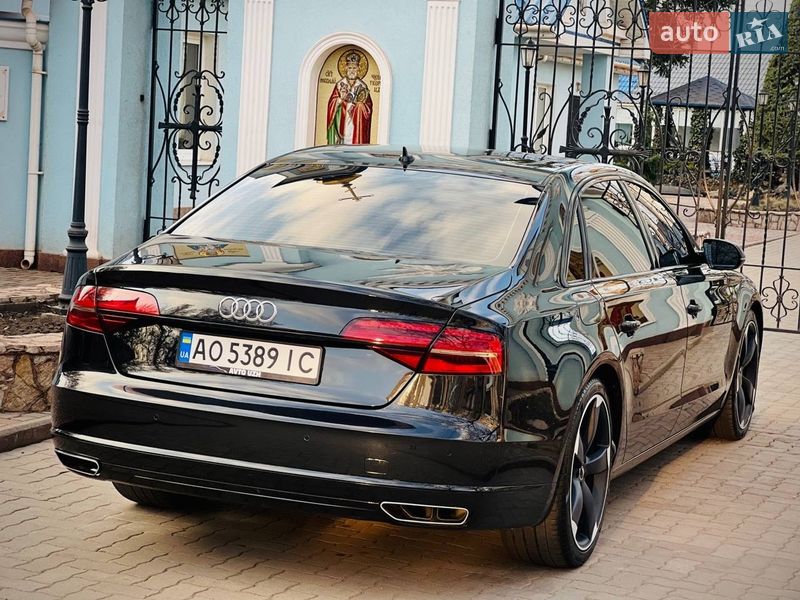 Седан Audi A8 2015 в Киеве