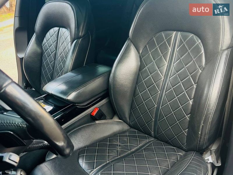 Седан Audi A8 2015 в Киеве