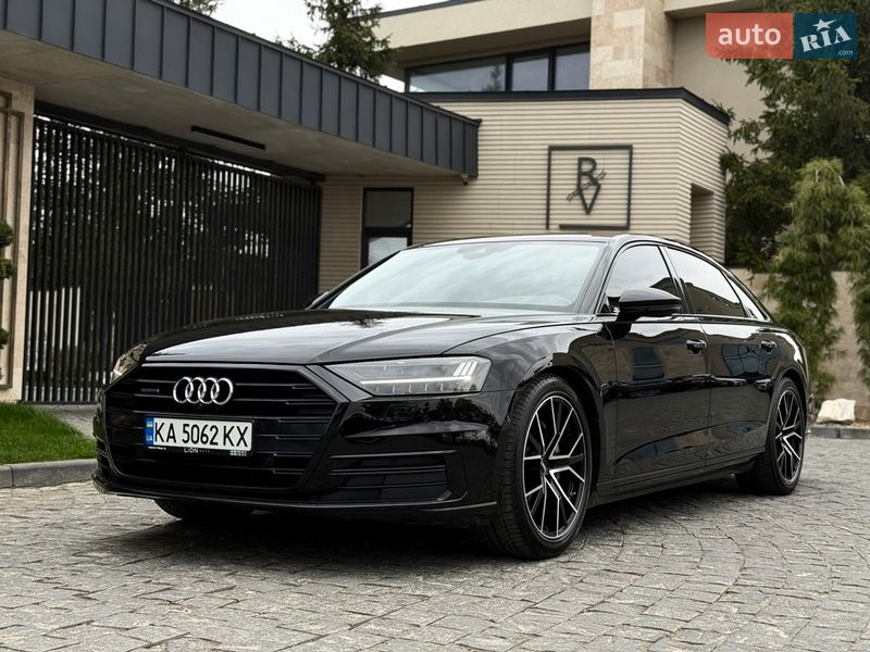 Седан Audi A8 2021 в Львове
