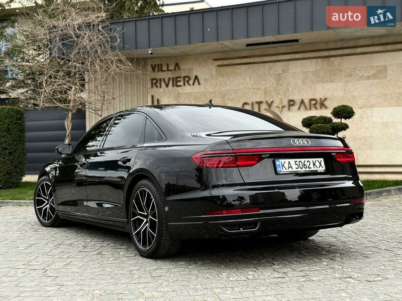 Седан Audi A8 2021 в Львове