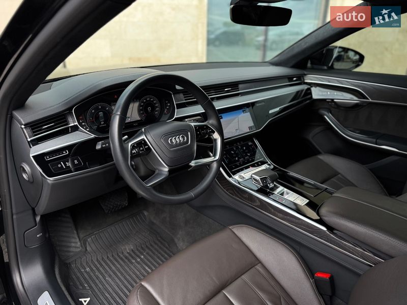 Седан Audi A8 2021 в Львове