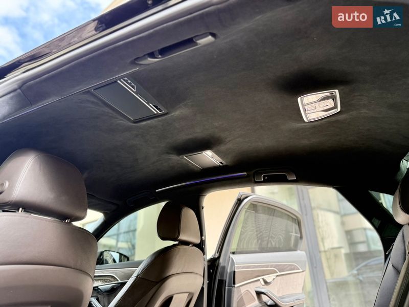 Седан Audi A8 2021 в Львове