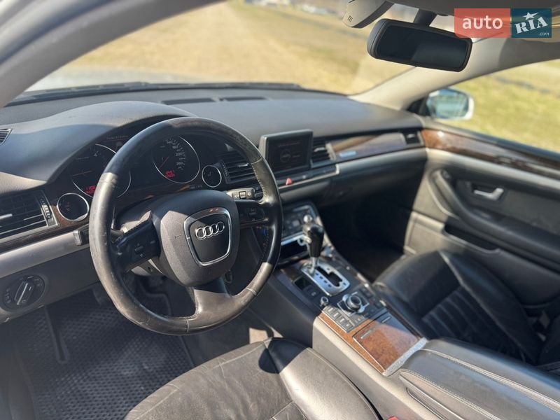 Седан Audi A8 2007 в Львові