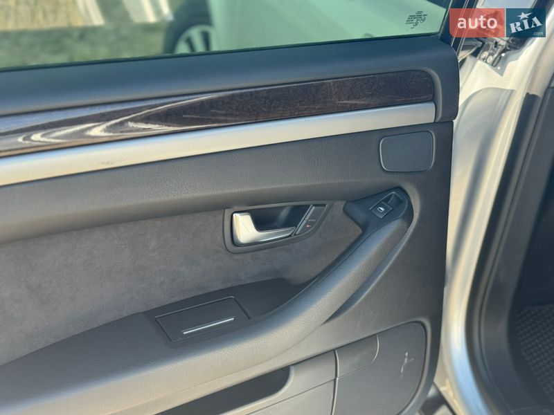 Седан Audi A8 2007 в Львові