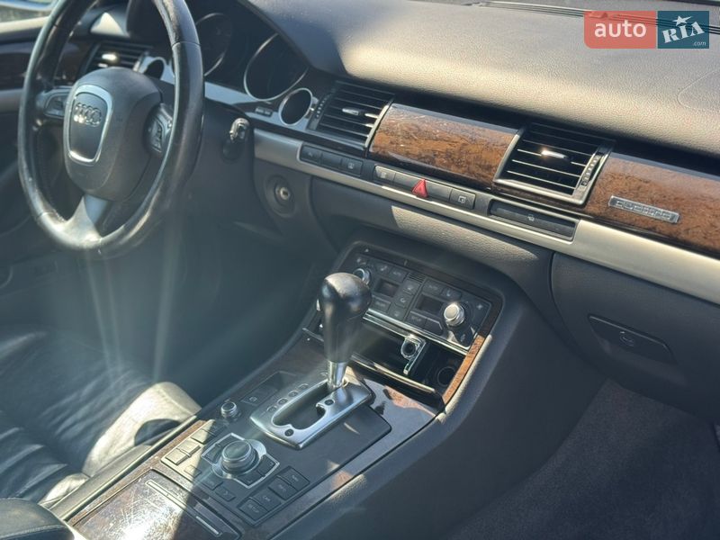 Седан Audi A8 2007 в Львові