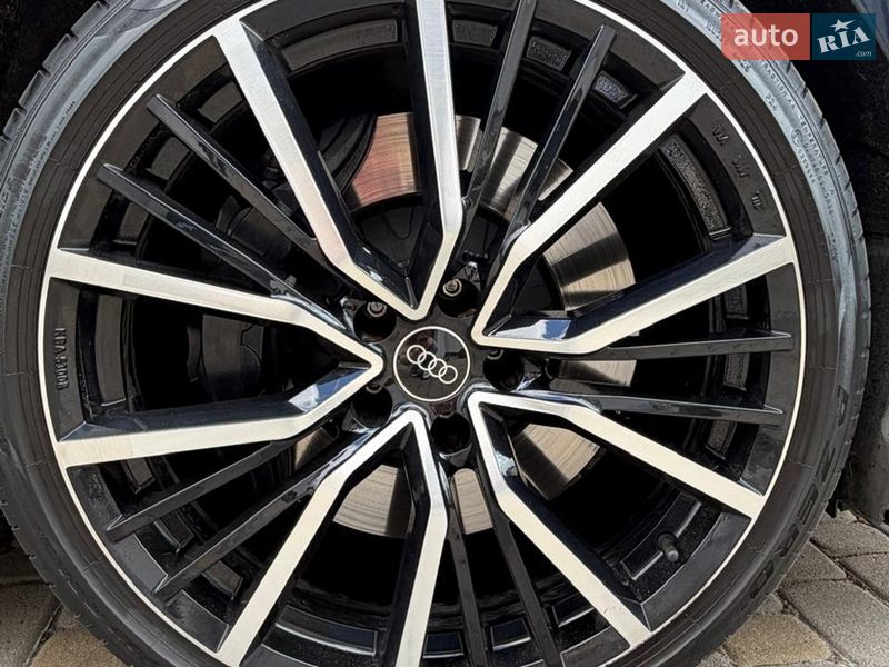 Седан Audi A8 2019 в Львове
