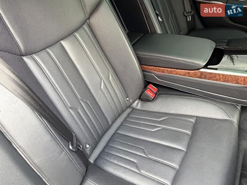 Седан Audi A8 2019 в Львове