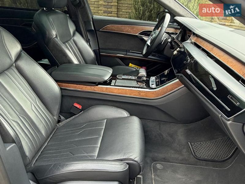 Седан Audi A8 2019 в Львові