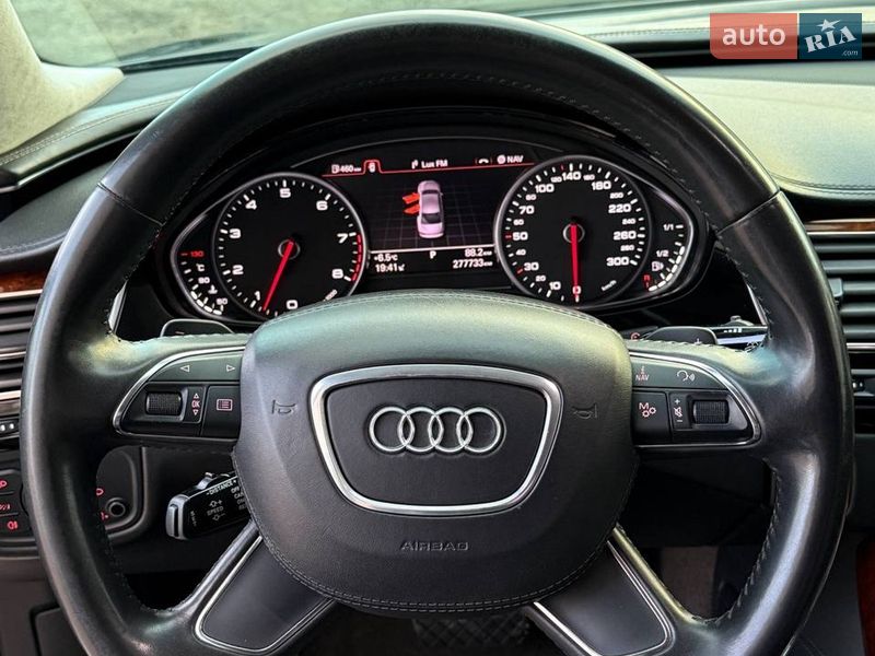 Седан Audi A8 2010 в Луцьку