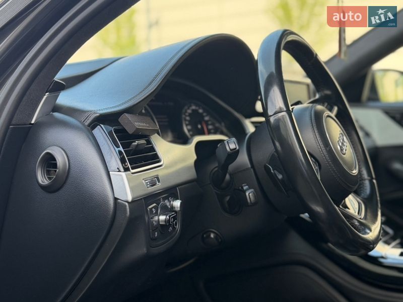 Седан Audi A8 2014 в Ровно