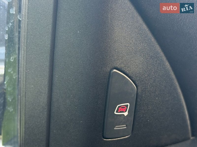Седан Audi A8 2014 в Ровно