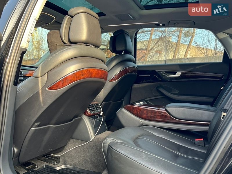 Седан Audi A8 2013 в Костополе