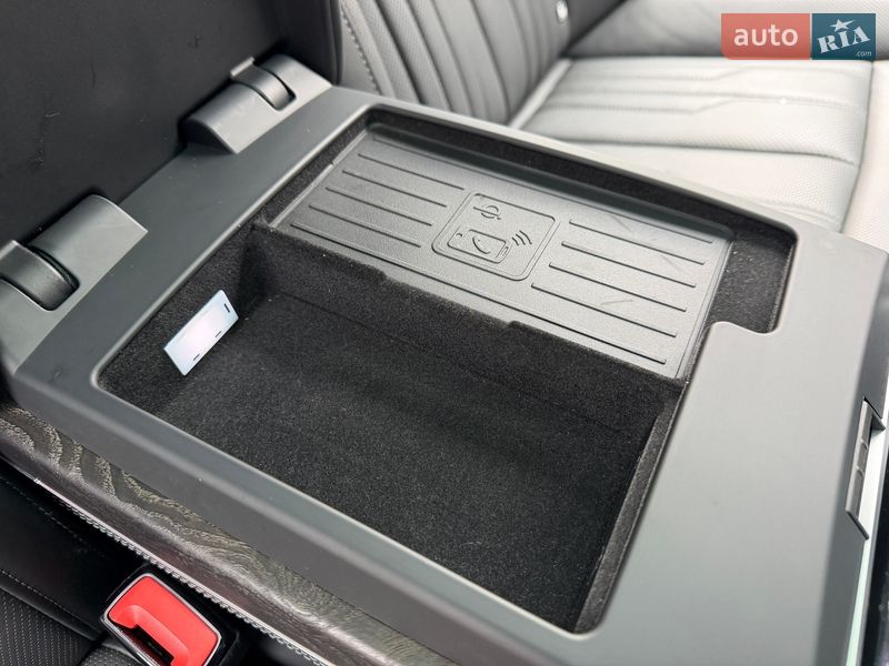 Седан Audi A8 2022 в Киеве