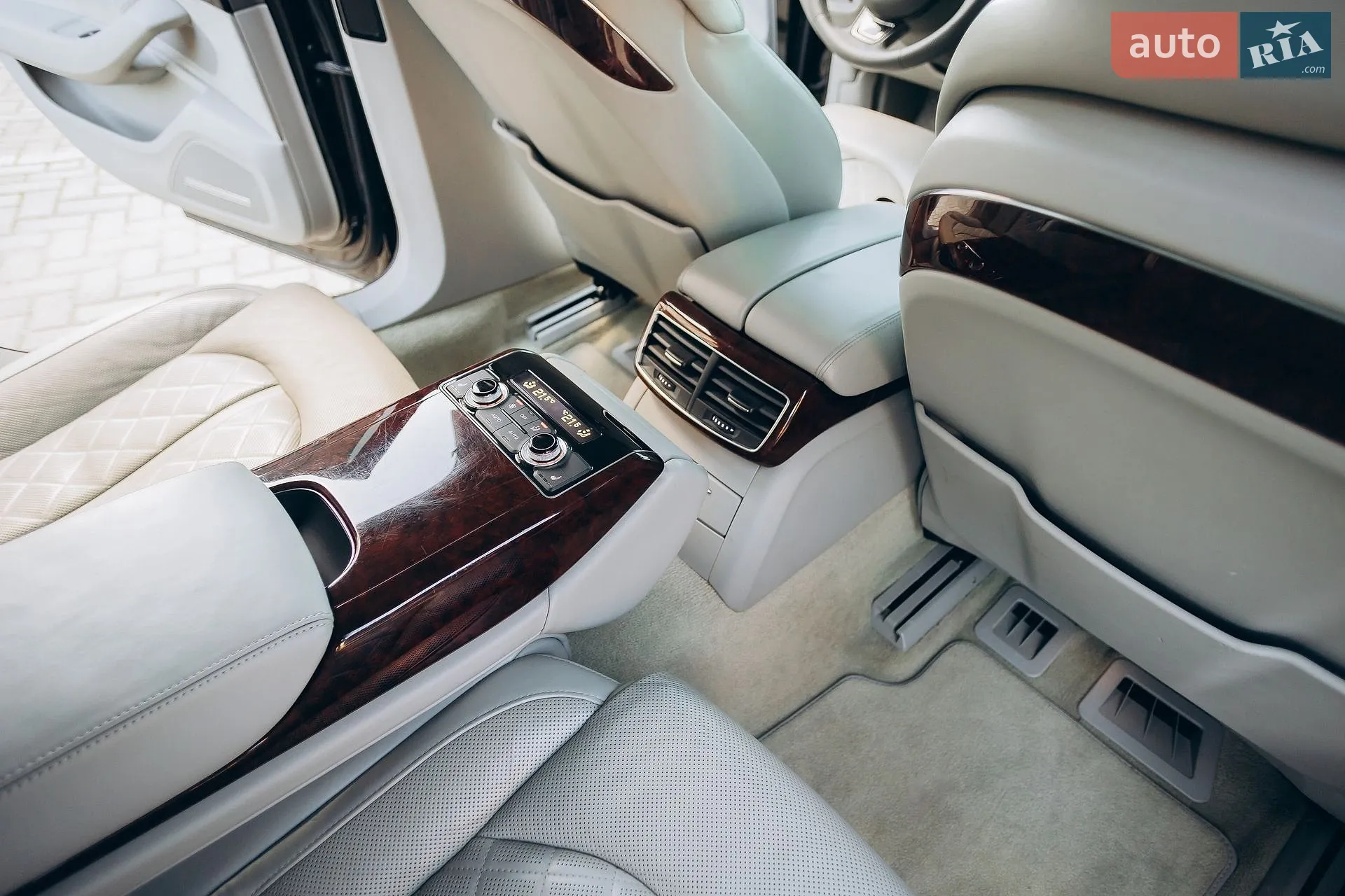 2011 Audi A8 - мініатюра 19