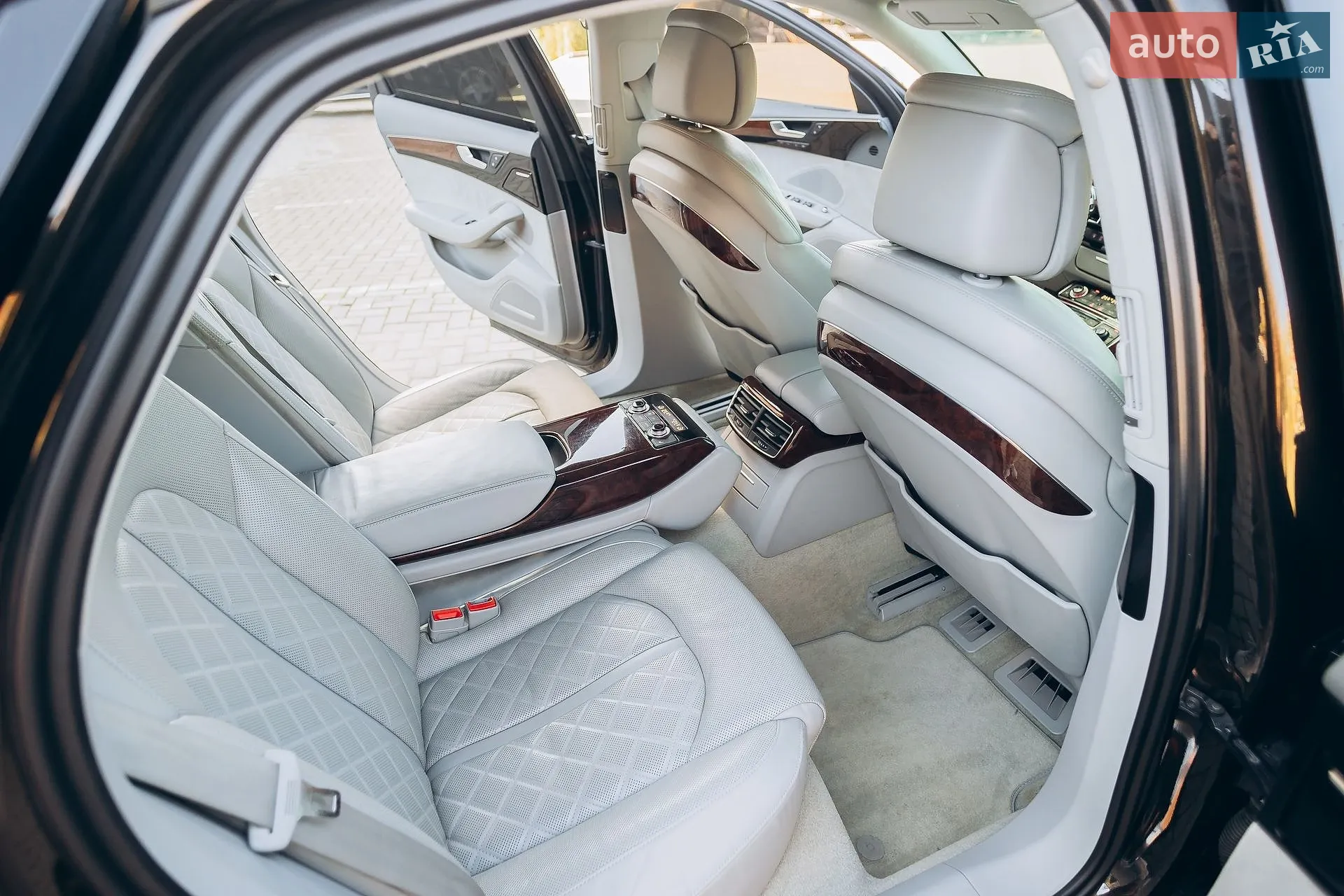 2011 Audi A8 - мініатюра 23