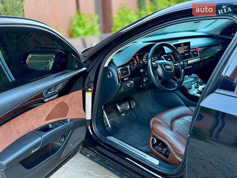 Седан Audi A8 2014 в Черновцах