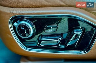 Седан Audi A8 2014 в Черновцах