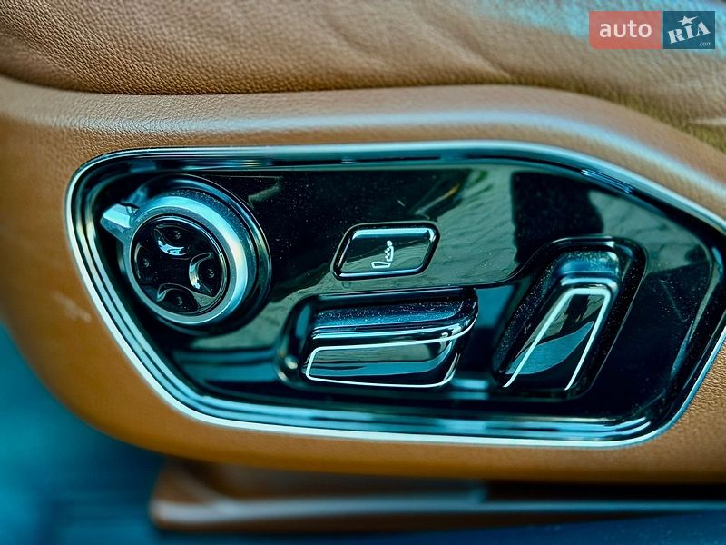 Седан Audi A8 2014 в Черновцах