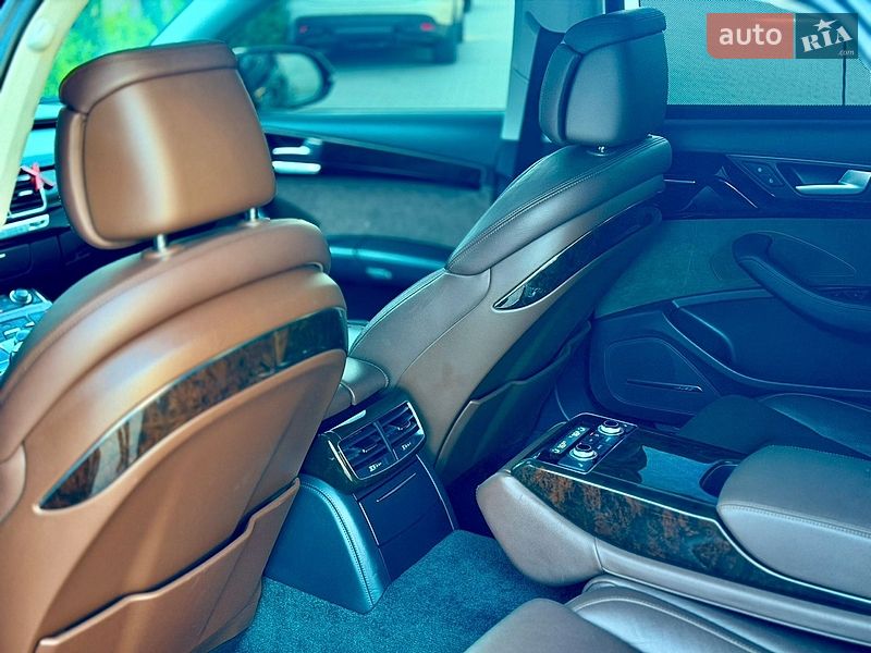 Седан Audi A8 2014 в Черновцах