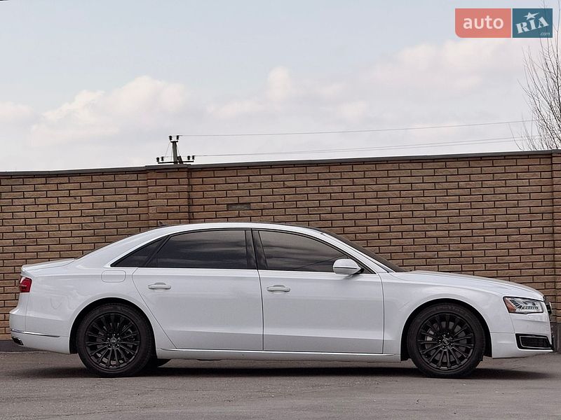 Седан Audi A8 2016 в Кривом Роге