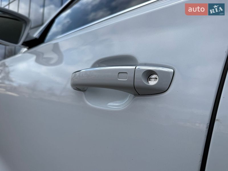 Седан Audi A8 2016 в Кривом Роге
