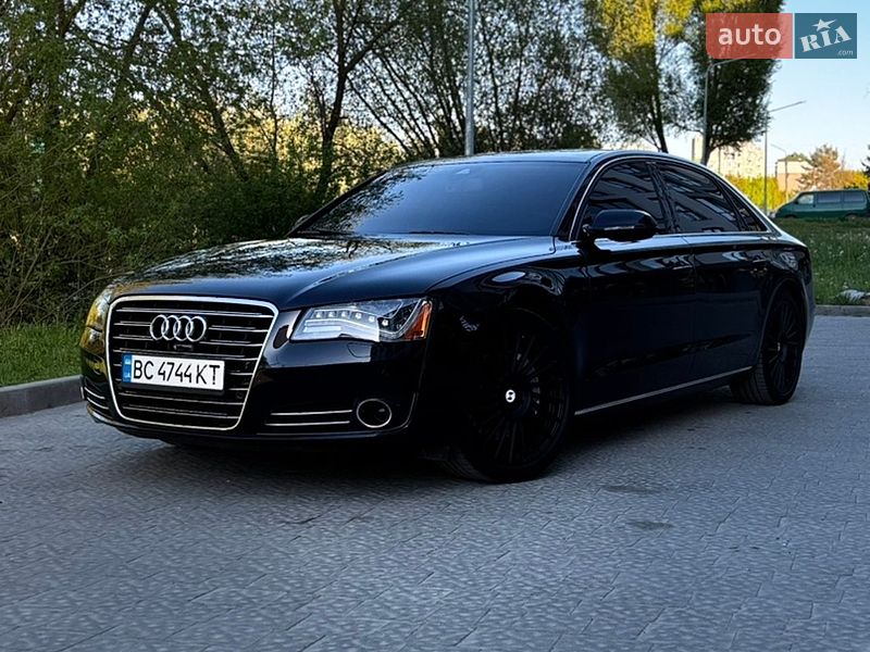 Седан Audi A8 2013 в Новояворовске