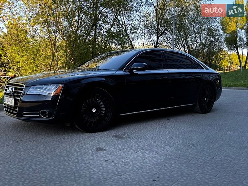 Седан Audi A8 2013 в Новояворовске