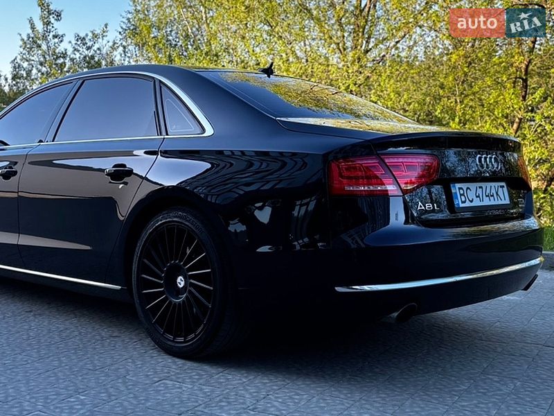 Седан Audi A8 2013 в Новояворовске