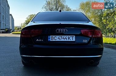Седан Audi A8 2013 в Новояворовске