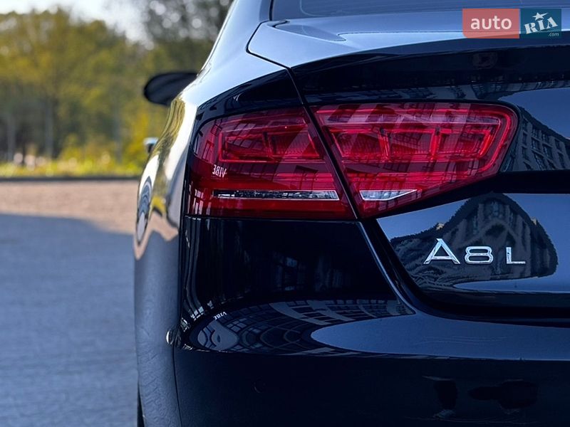 Седан Audi A8 2013 в Новояворовске