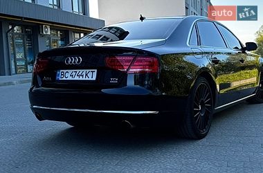 Седан Audi A8 2013 в Новояворовске