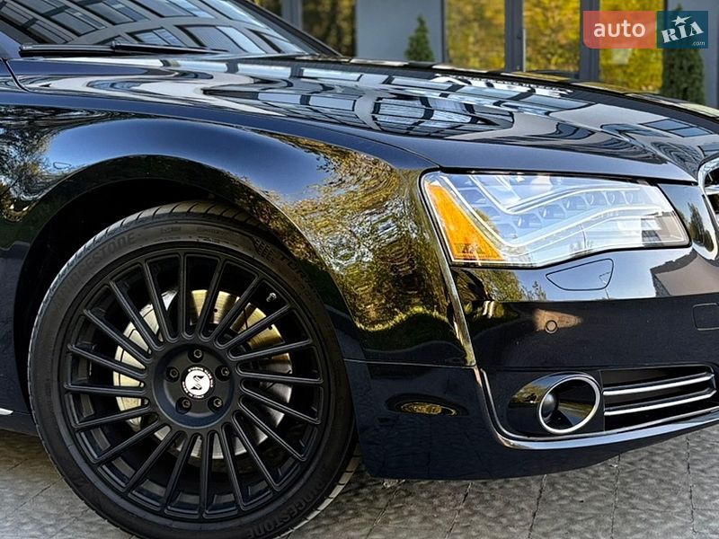 Седан Audi A8 2013 в Новояворовске