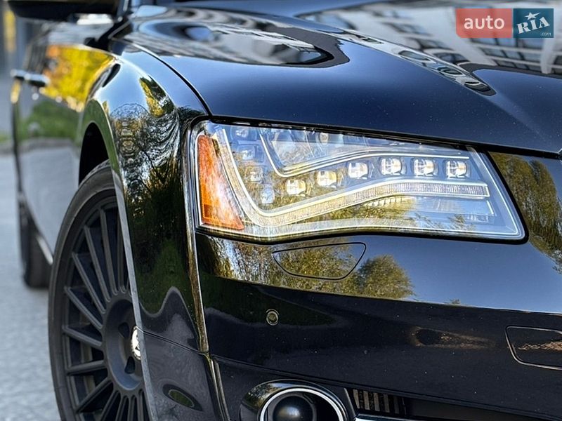 Седан Audi A8 2013 в Новояворовске