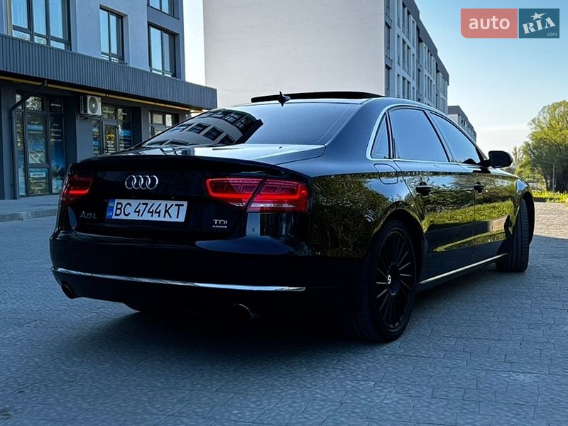 Седан Audi A8 2013 в Новояворовске