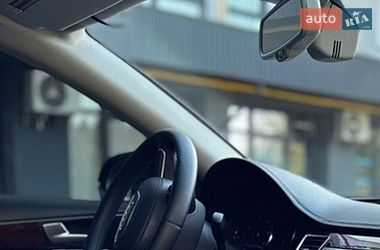 Седан Audi A8 2013 в Новояворовске